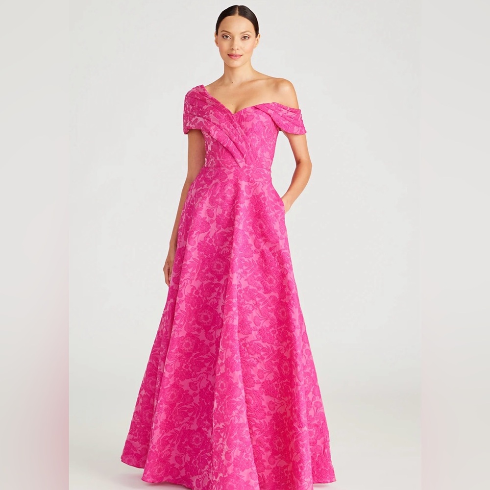 NWT Theia Marlene Cloud Jacquard Gown Size 6